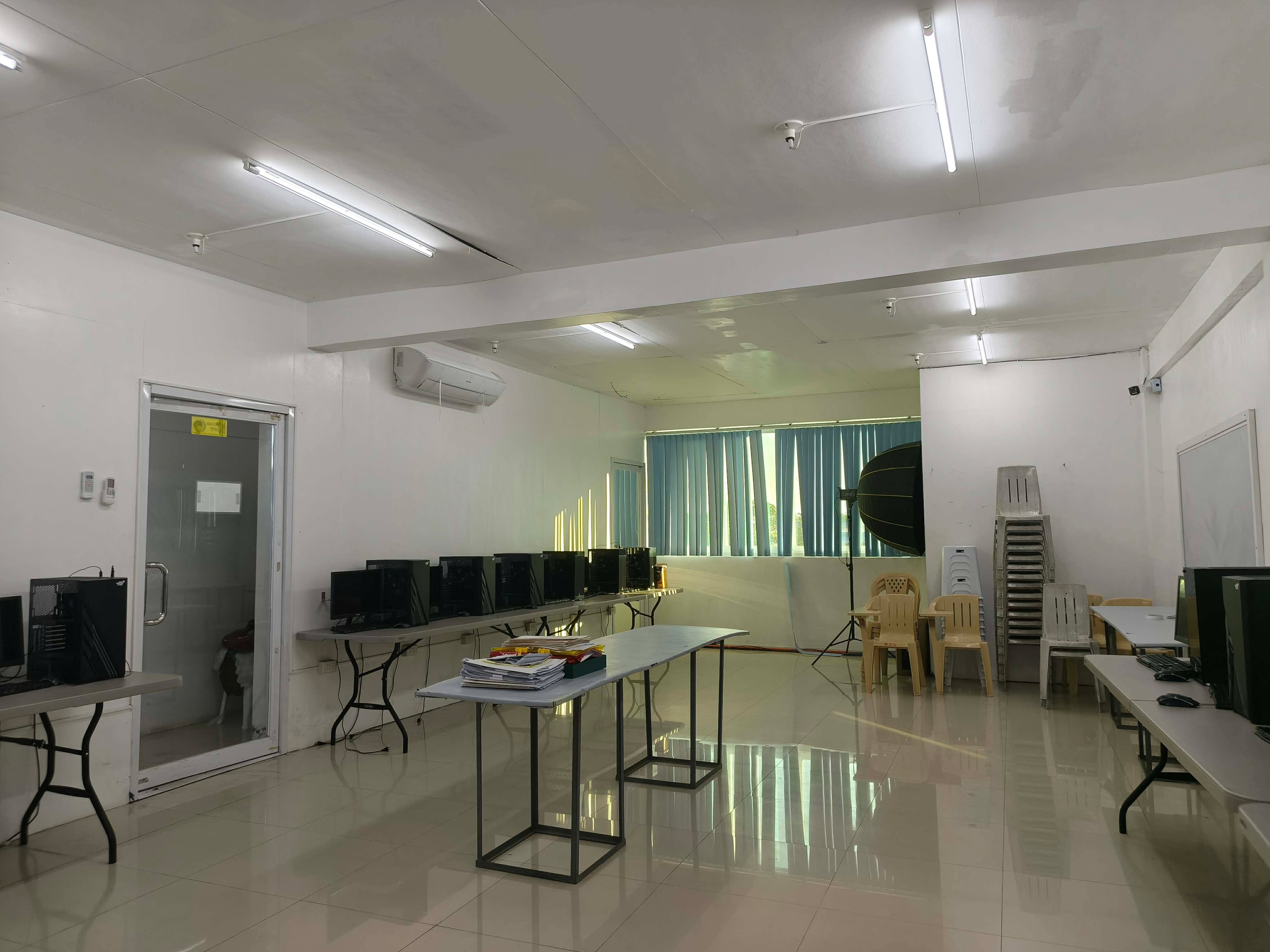 Annex Building - Computer Room 401 4